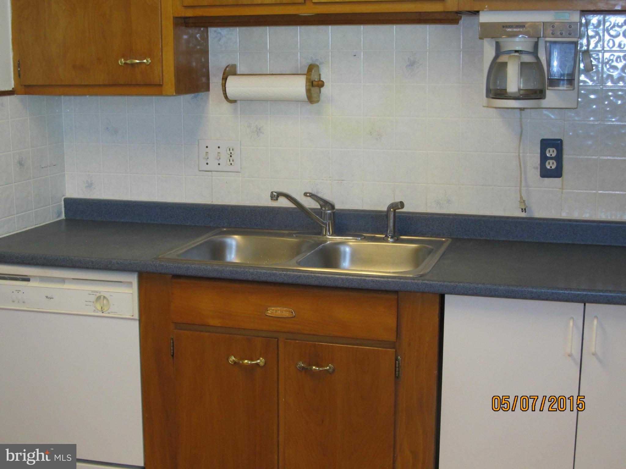 311 Poplar Road Sterling, VA 20164 - Photo 9 of 27 Kitchen