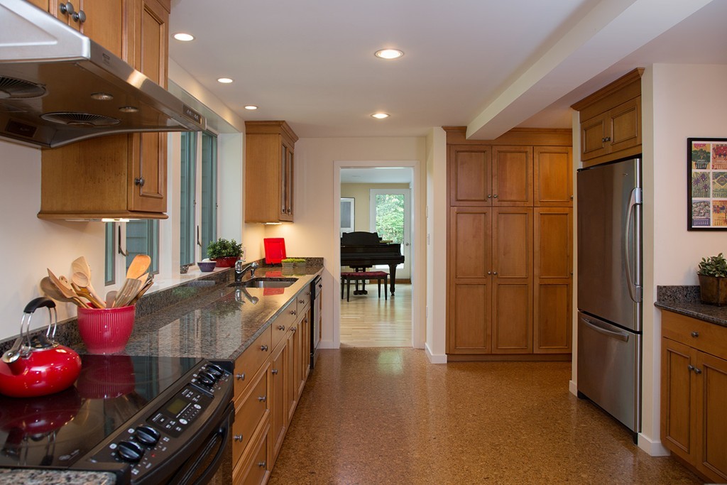 17 Demar Road Lexington, MA 02420 - Photo 4 of 10
