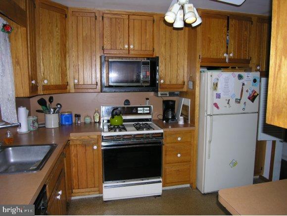 137 Chambersbridge Road Brick, NJ 08723 - Photo 10 of 12 Gallery Image 10