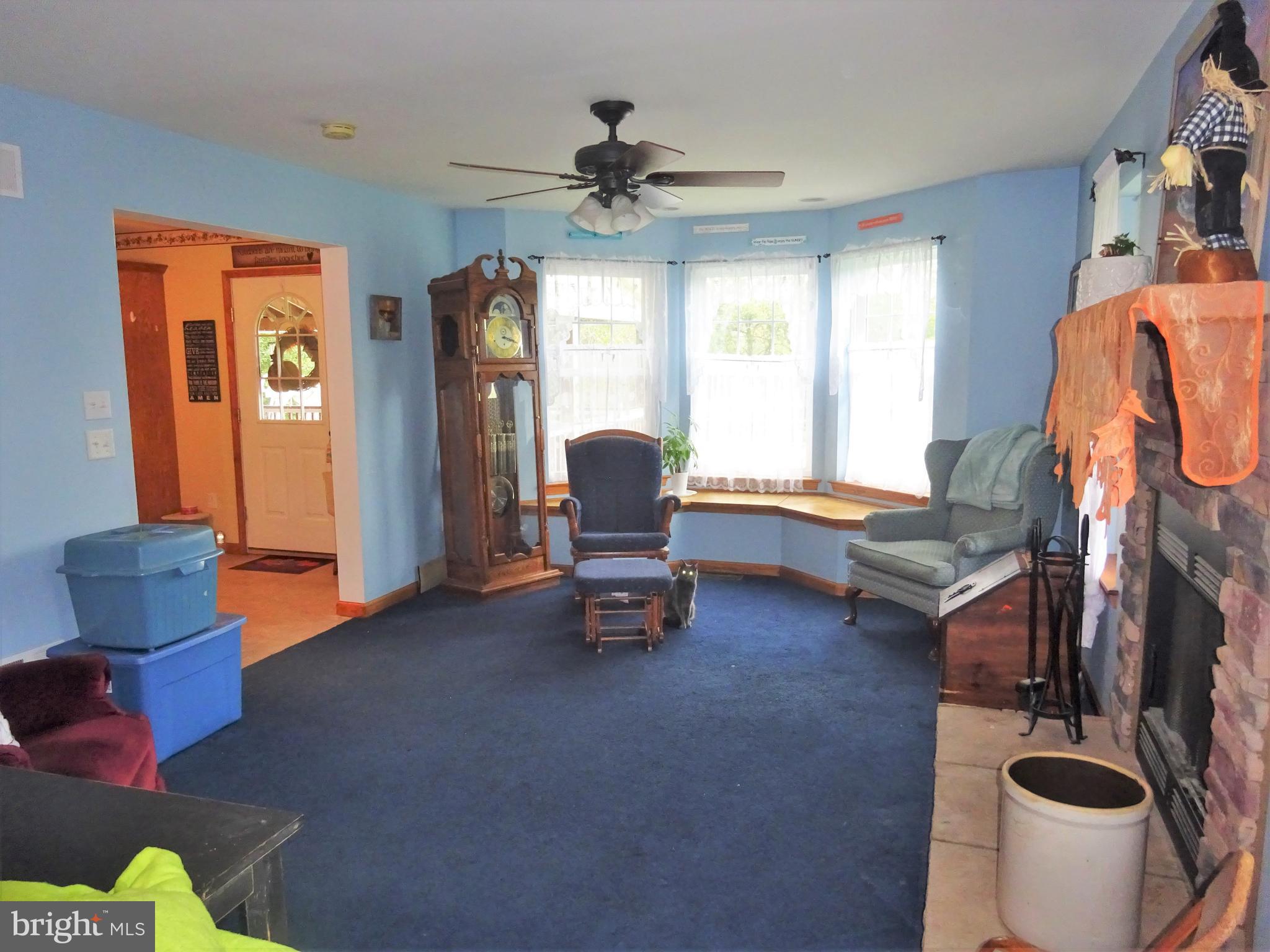 1172 Long Run Road Schuylkill Haven, PA 17972 - Photo 5 of 57 GREAT ROOM
