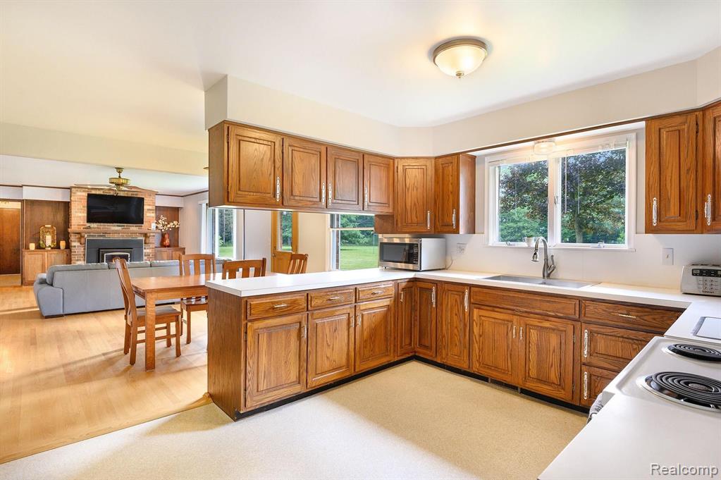 5440 Green Road Fenton, MI 48430 - Photo 16 of 44