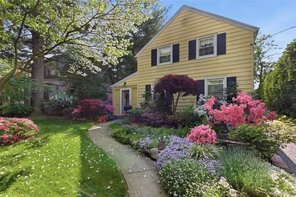 $1,280,000 | 47 Onderdonk Avenue, Manhasset, NY 11030