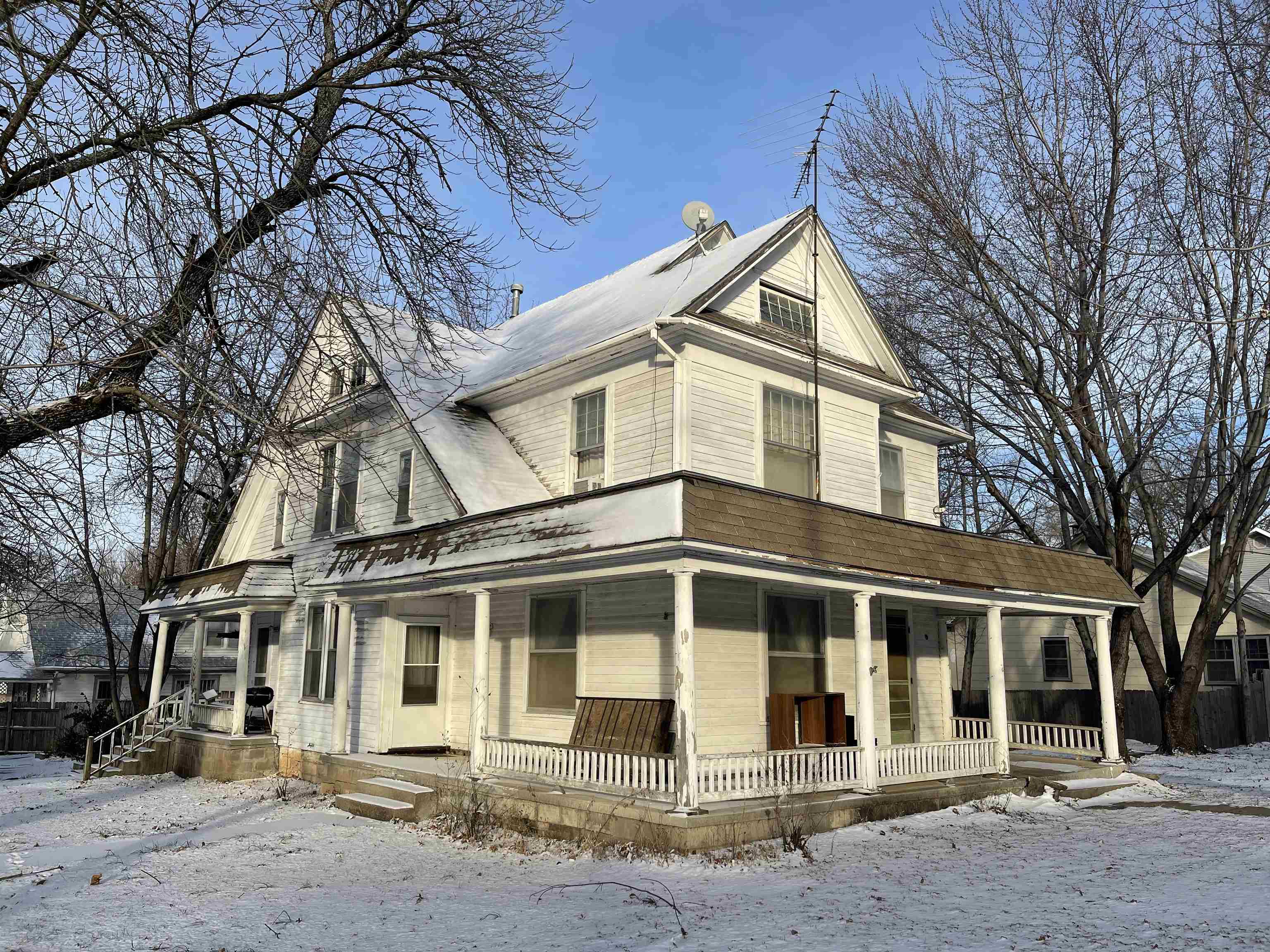 421 College Street Winfield, KS 67156 - Photo 2 of 22