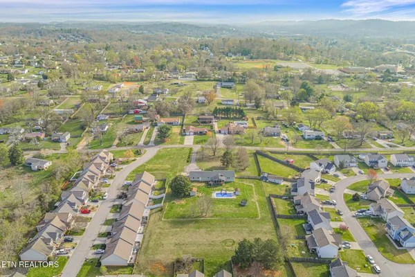 $575,000 | 7905 Brickyard Road, Powell, TN 37849