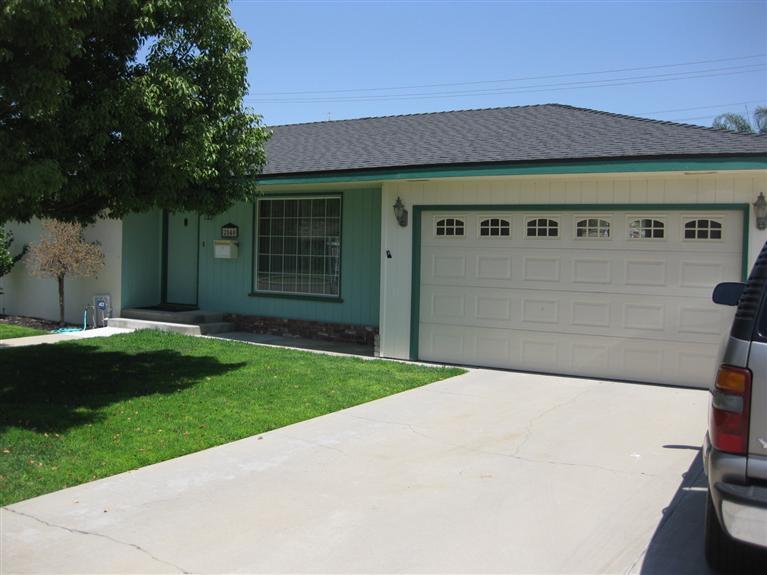2040 Cypress Street Selma, CA 93662 - Photo 1 of 32
