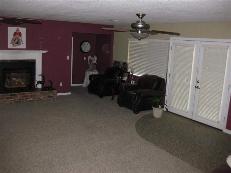 2040 Cypress Street Selma, CA 93662 - Photo 18 of 32 family room
