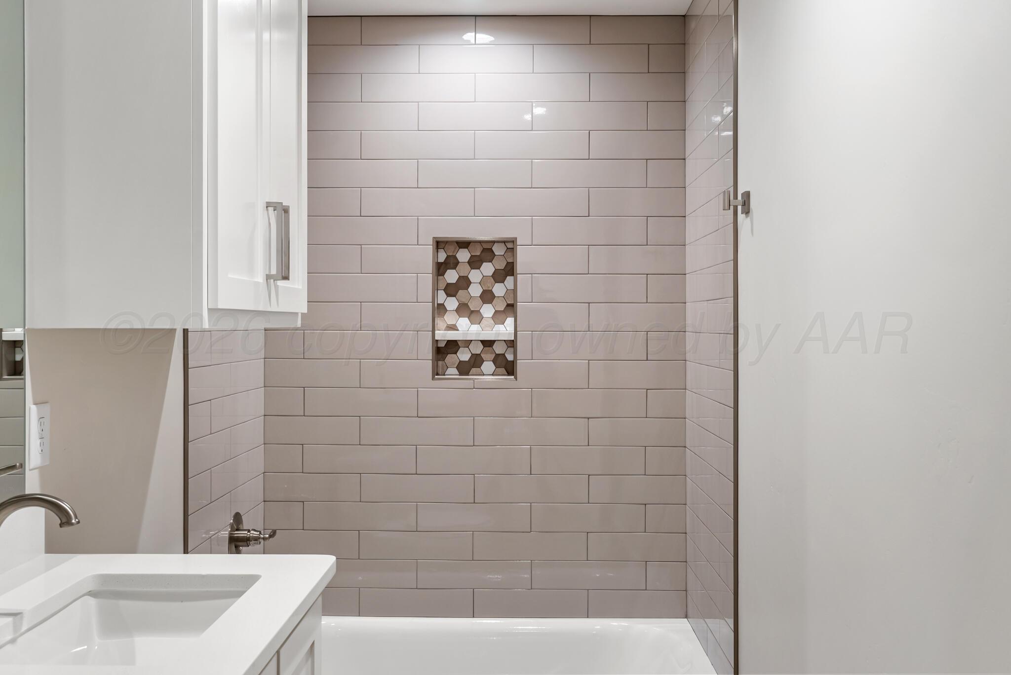 19101 Buck Springs Road Amarillo, TX 79119 - Photo 26 of 31 Guest Bath