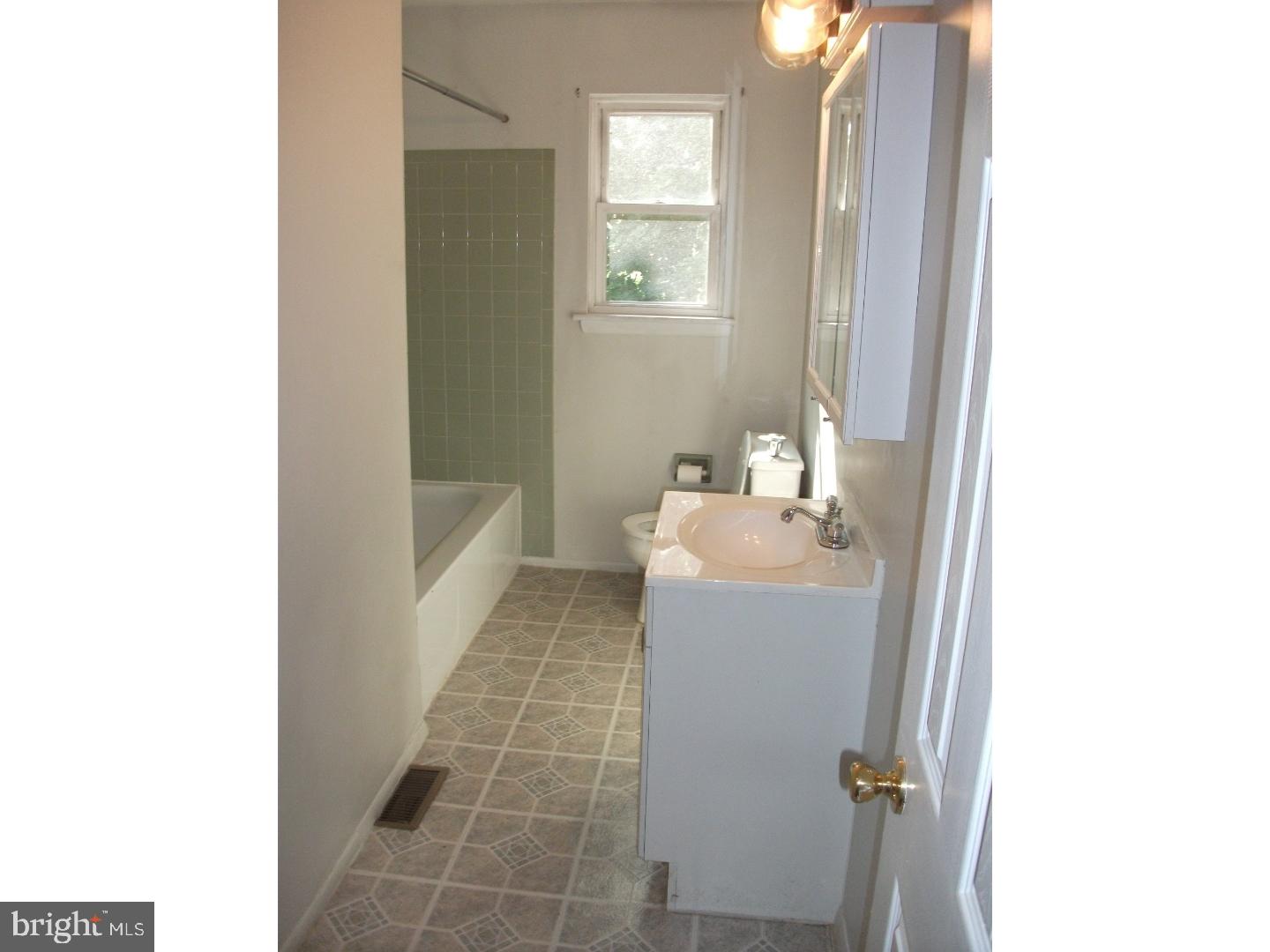 8214 Stow Road Pennsauken, NJ 08110 - Photo 9 of 16 Gallery Image 9