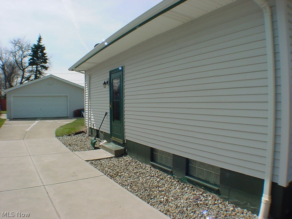 357 South Ridge Drive Cleveland, OH 44109 - Photo 3 of 18 Gallery Image 3