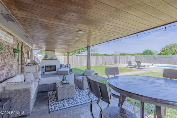 $260,000 | 917 East Butler Street, Rayne, LA 70578