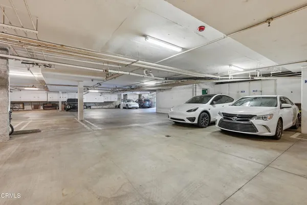 $689,000 | 450 West Dryden Street, Unit 303, Glendale, CA 91202