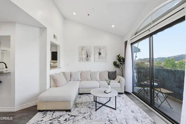 $689,000 | 450 West Dryden Street, Unit 303, Glendale, CA 91202