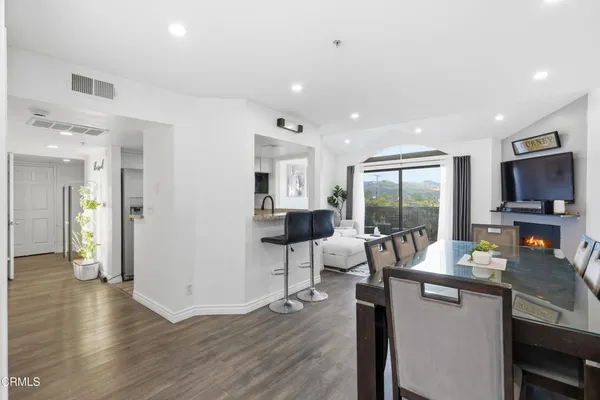 $689,000 | 450 West Dryden Street, Unit 303, Glendale, CA 91202