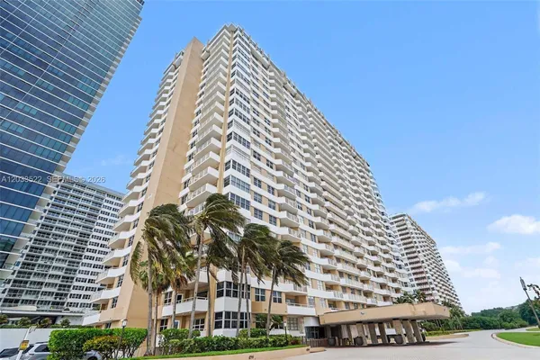 $2,500 | 1980 South Ocean Drive, Unit 15A, Hallandale Beach, FL 33009