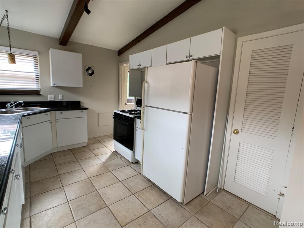 9240 Merriman Road Livonia, MI 48150 - Photo 9 of 19