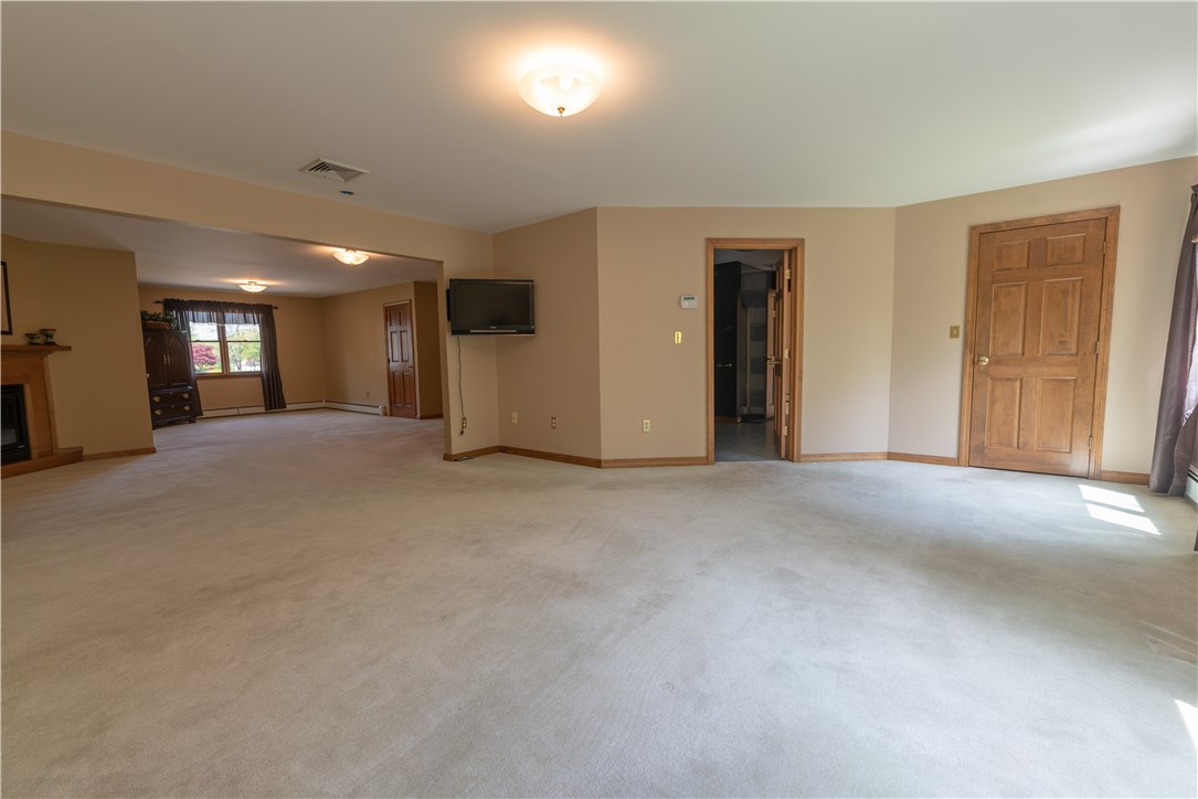 212 Tara Lane Woonsocket, RI 02895 - Photo 31 of 37 Gallery Image 31