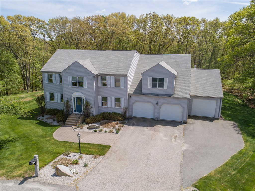 212 Tara Lane Woonsocket, RI 02895 - Photo 4 of 37 Gallery Image 4