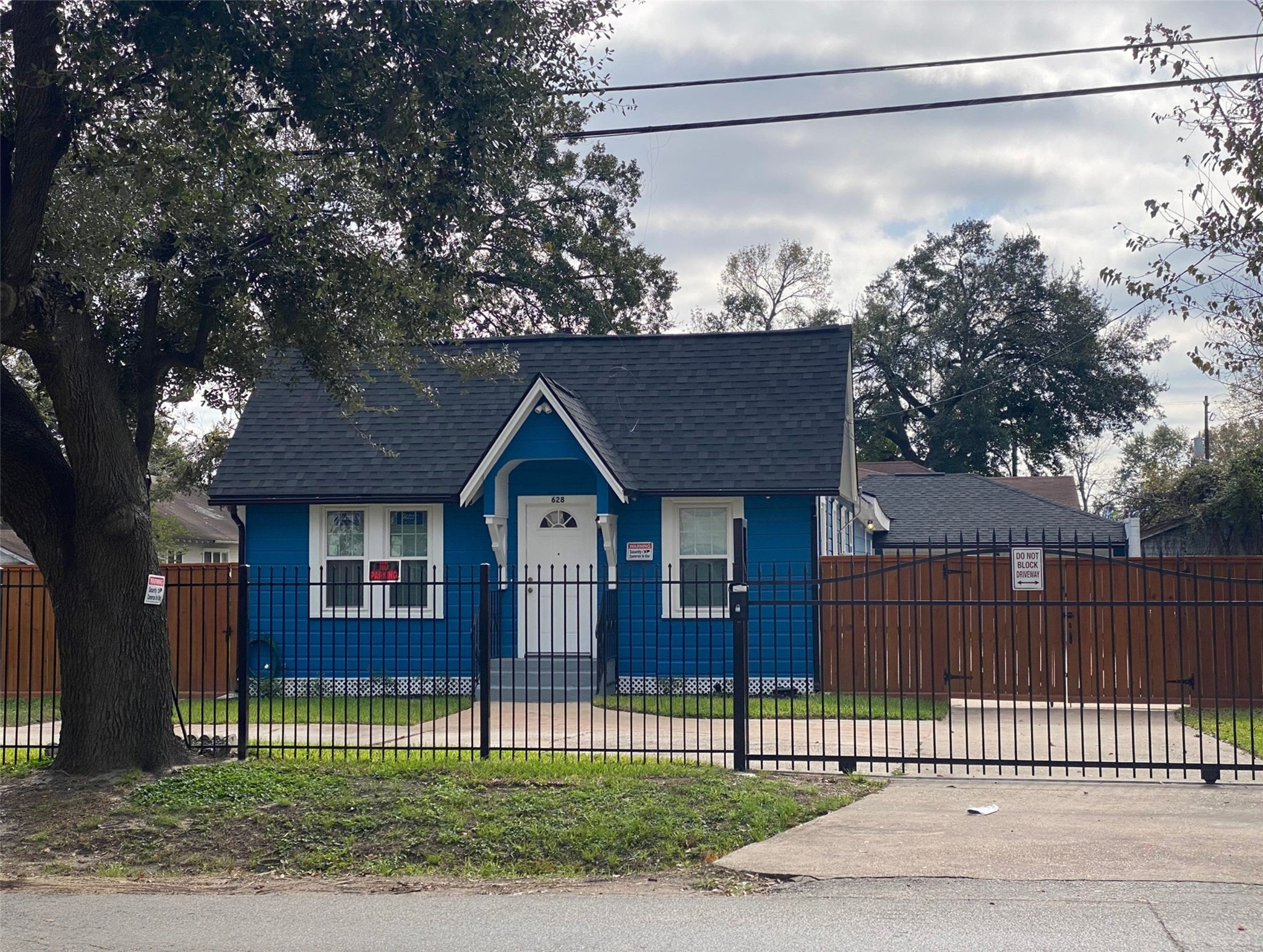 628 King Street Houston, TX 77022 - Photo 1 of 24 a front view of a house with a garden and plants