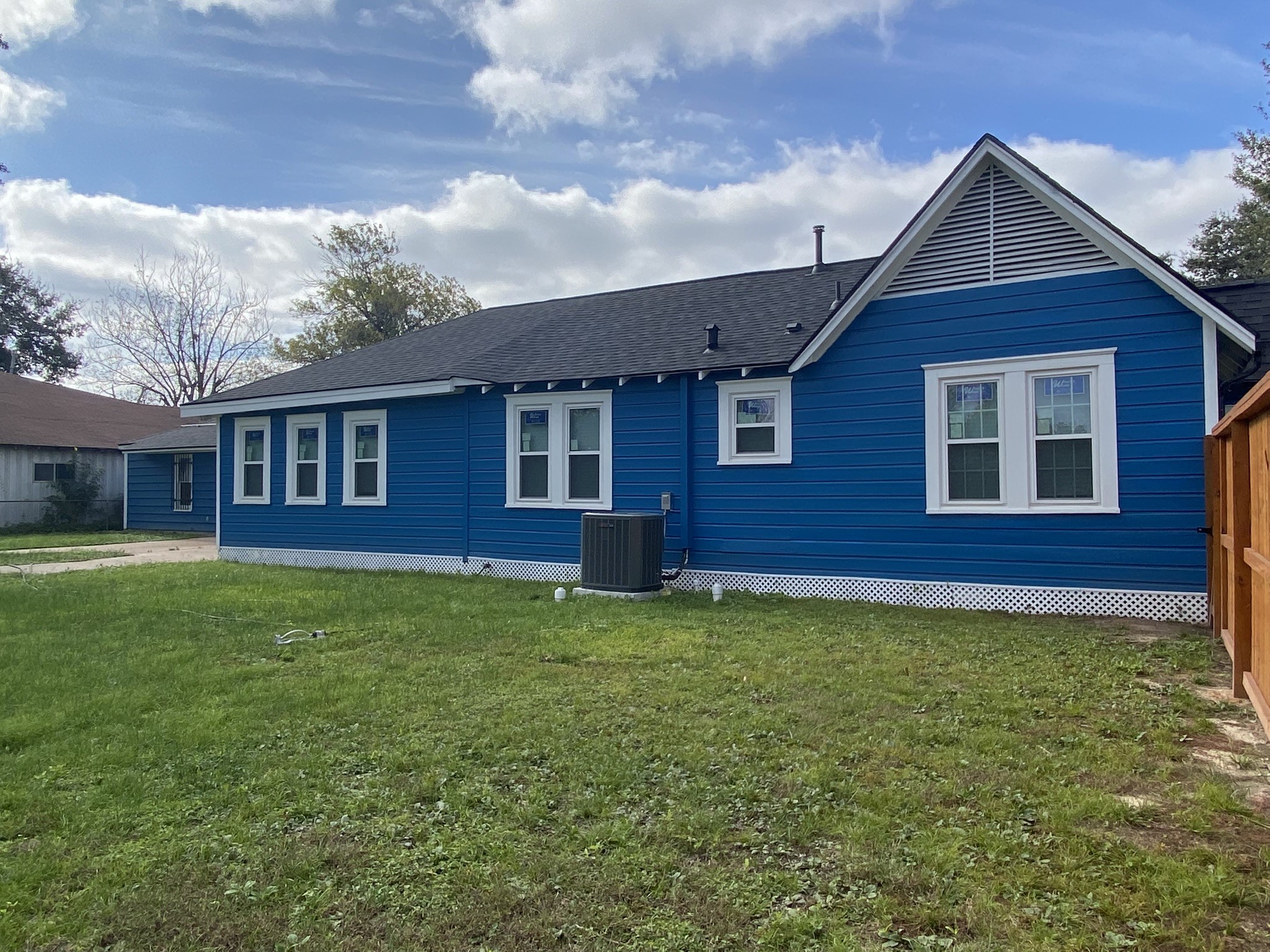 628 King Street Houston, TX 77022 - Photo 23 of 24 a view of a house with a yard