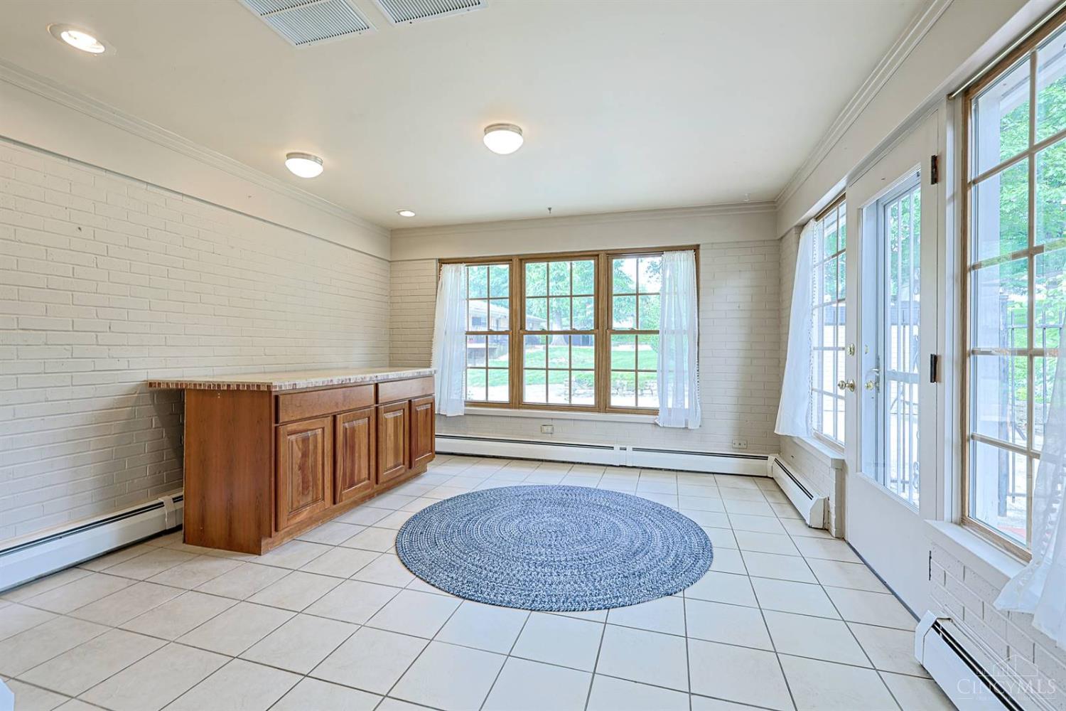 2443 Hunt Road Reading, OH 45215 - Photo 8 of 38