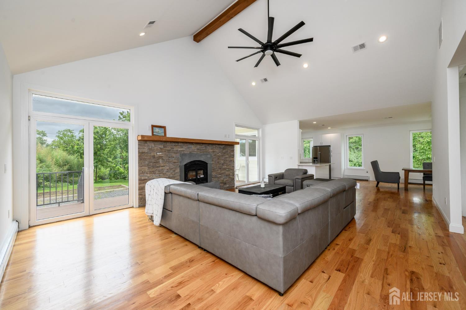 74 Woosamonsa Road Pennington, NJ 08534 - Photo 5 of 59 Gallery Image 5