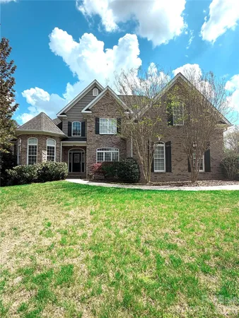 $545,000 | 3052 17th St Court Northeast, Hickory, NC 28601