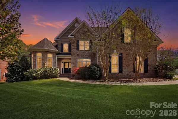 $545,000 | 3052 17th St Court Northeast, Hickory, NC 28601