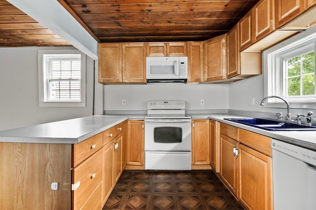 20 Whitehall Road Amesbury, MA 01913 - Photo 12 of 29 Gallery Image 12