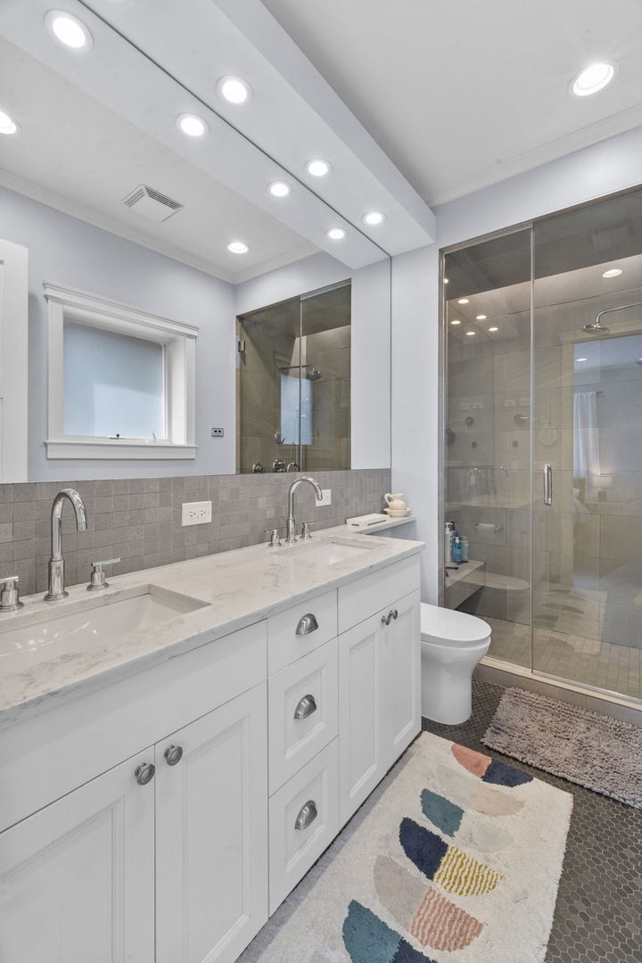 3322 North Kenmore Avenue, Unit 2 Chicago, IL 60657 - Photo 13 of 22
