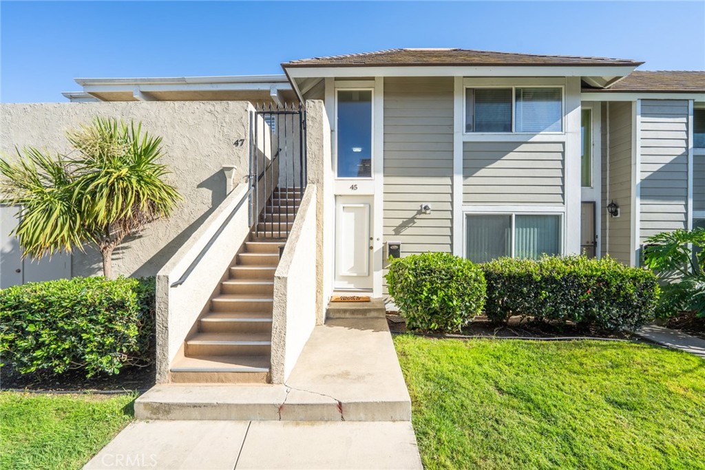 45 Oval Irvine, CA 92604 - Photo 1 of 40 a front view of a house with a yard