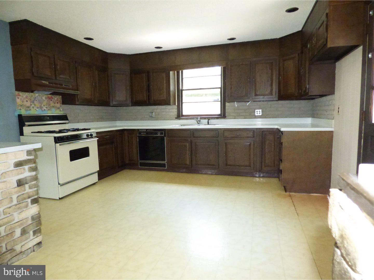 12 Downing Road Ewing, NJ 08628 - Photo 9 of 20