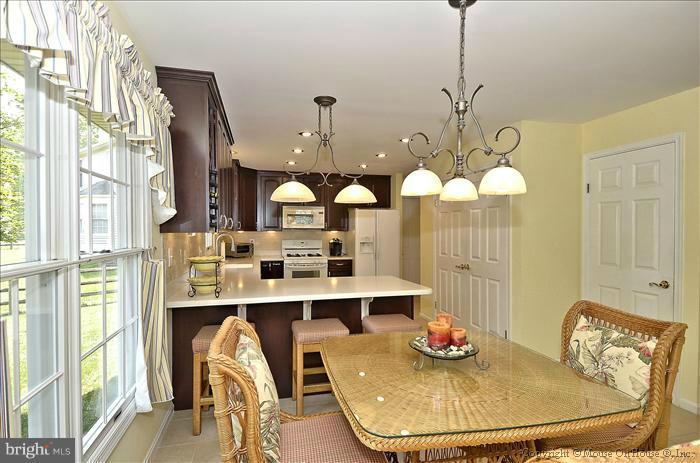 18813 Falling Star Road Germantown, MD 20874 - Photo 15 of 29 Kitchen