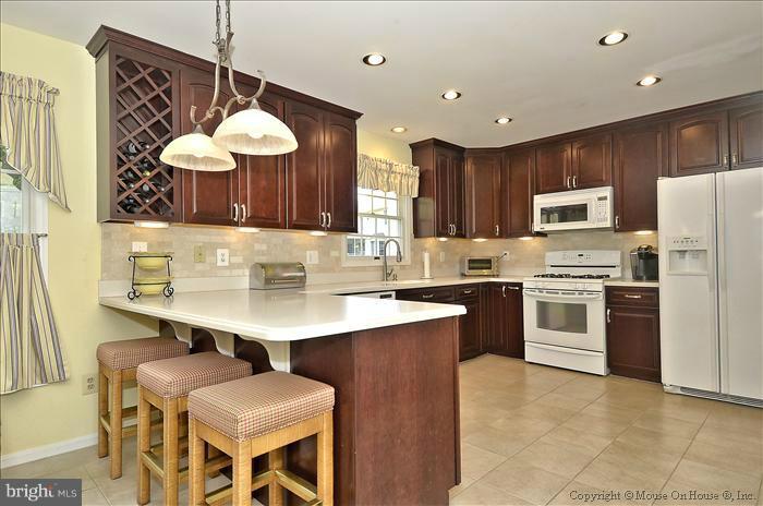 18813 Falling Star Road Germantown, MD 20874 - Photo 26 of 29 Kitchen