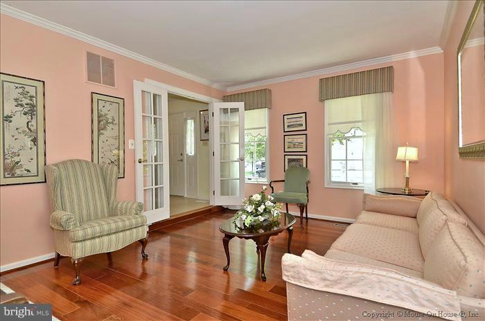 18813 Falling Star Road Germantown, MD 20874 - Photo 28 of 29 Living Room