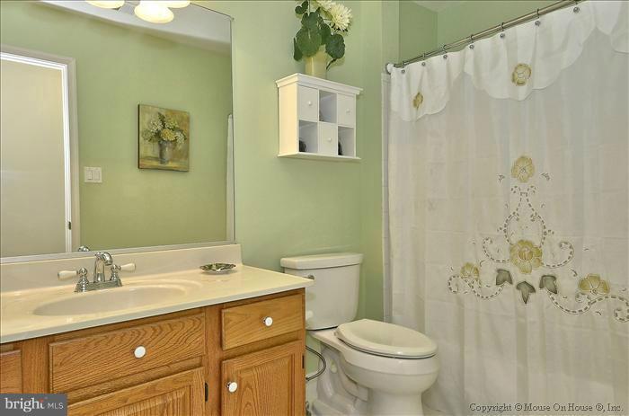 18813 Falling Star Road Germantown, MD 20874 - Photo 4 of 29 Bath
