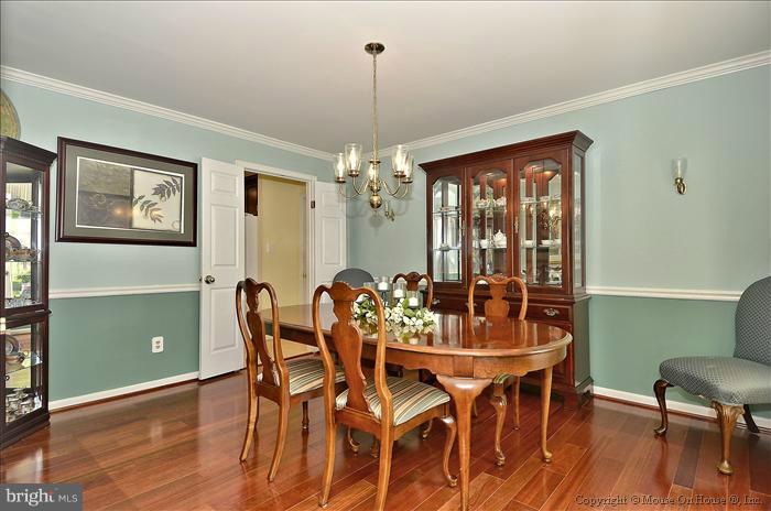 18813 Falling Star Road Germantown, MD 20874 - Photo 7 of 29 Dining Room