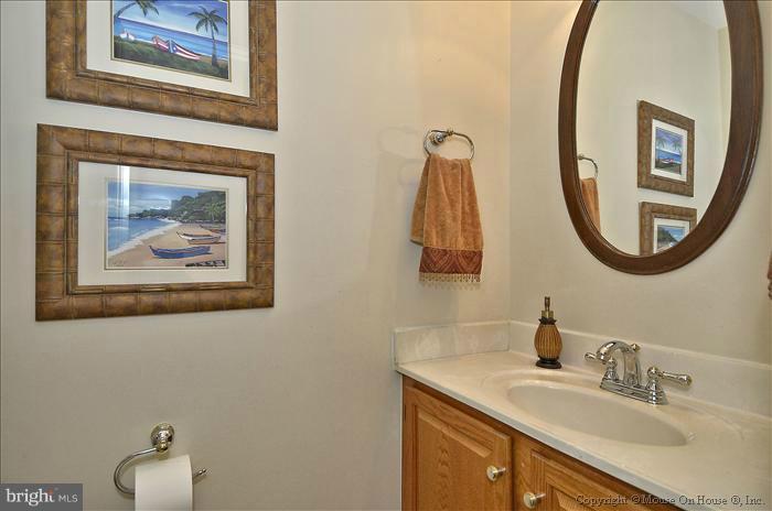 18813 Falling Star Road Germantown, MD 20874 - Photo 9 of 29 Bath