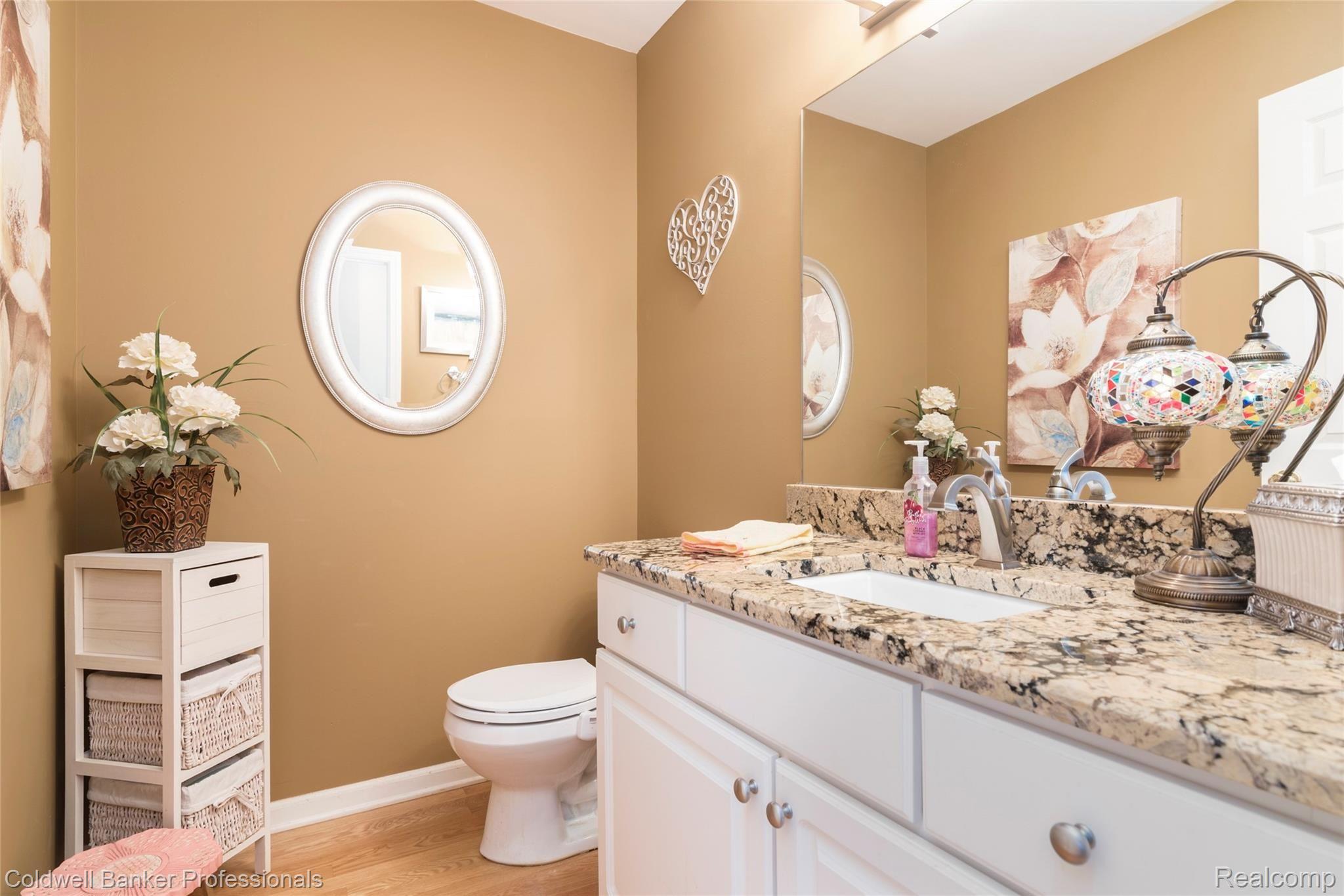 6607 Chatham Circle Rochester, MI 48306 - Photo 17 of 28 Updated first floor powder room