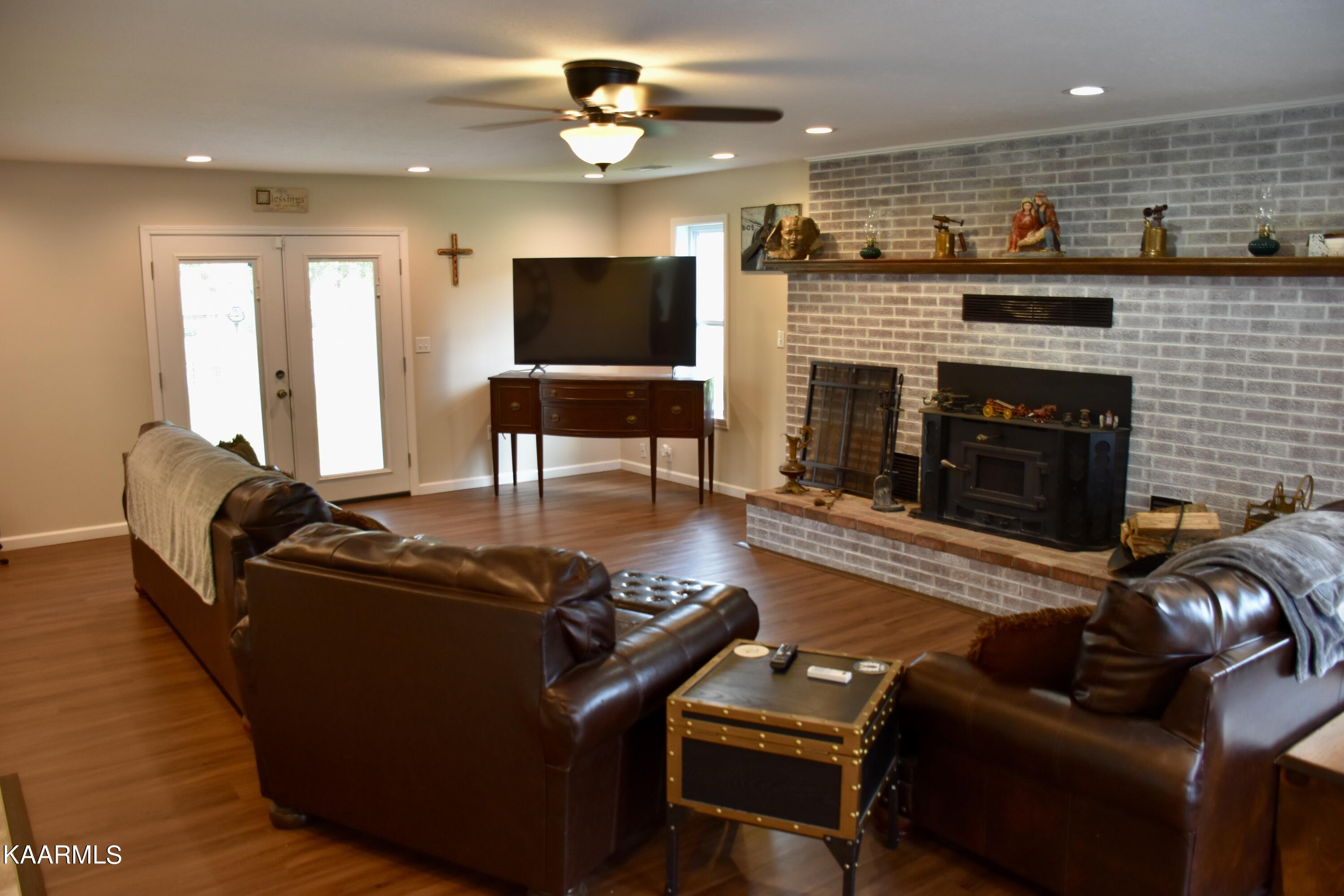 5516 Henry Town Road Sevierville, TN 37876 - Photo 6 of 34 DSC_0001