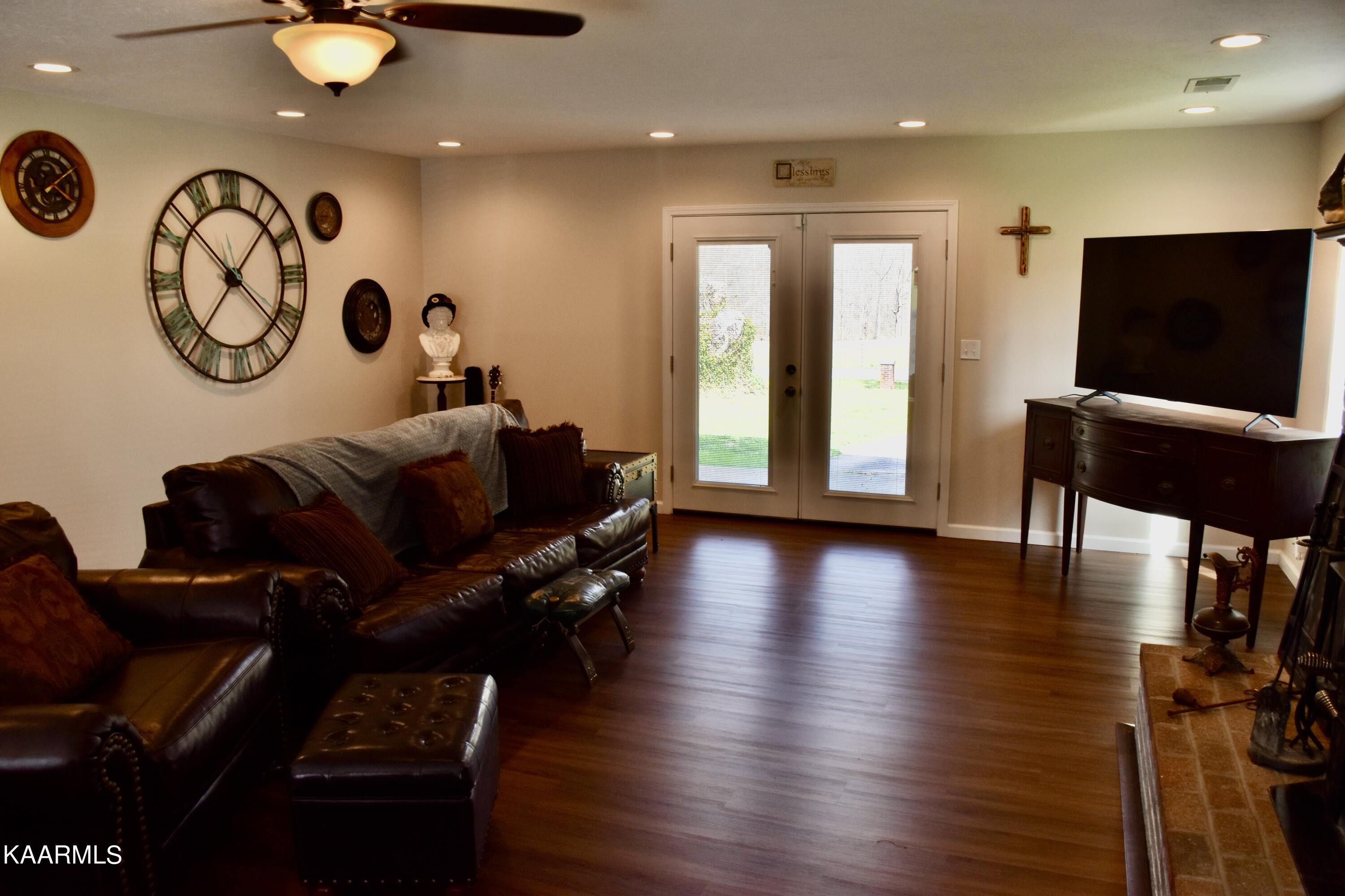 5516 Henry Town Road Sevierville, TN 37876 - Photo 7 of 34 DSC_0014
