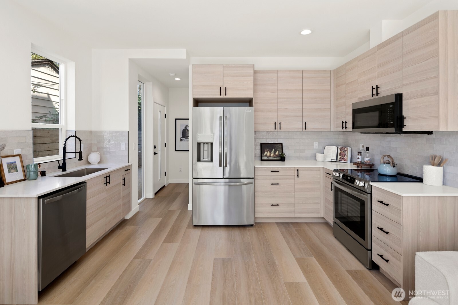 332 Northeast 90th Street Seattle, WA 98115 - Photo 12 of 22