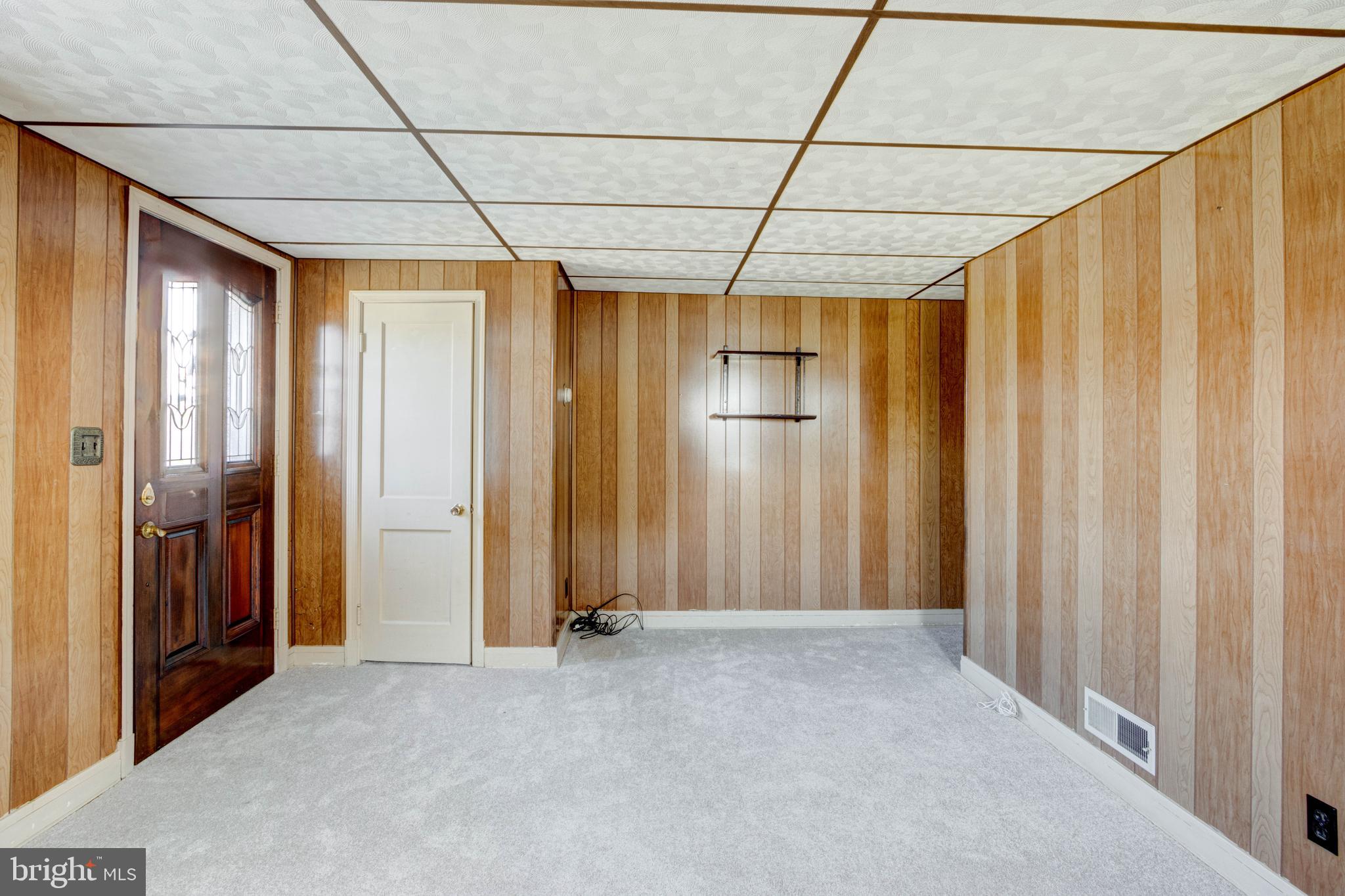 1935 Searles Road Dundalk, MD 21222 - Photo 4 of 24 Living Room