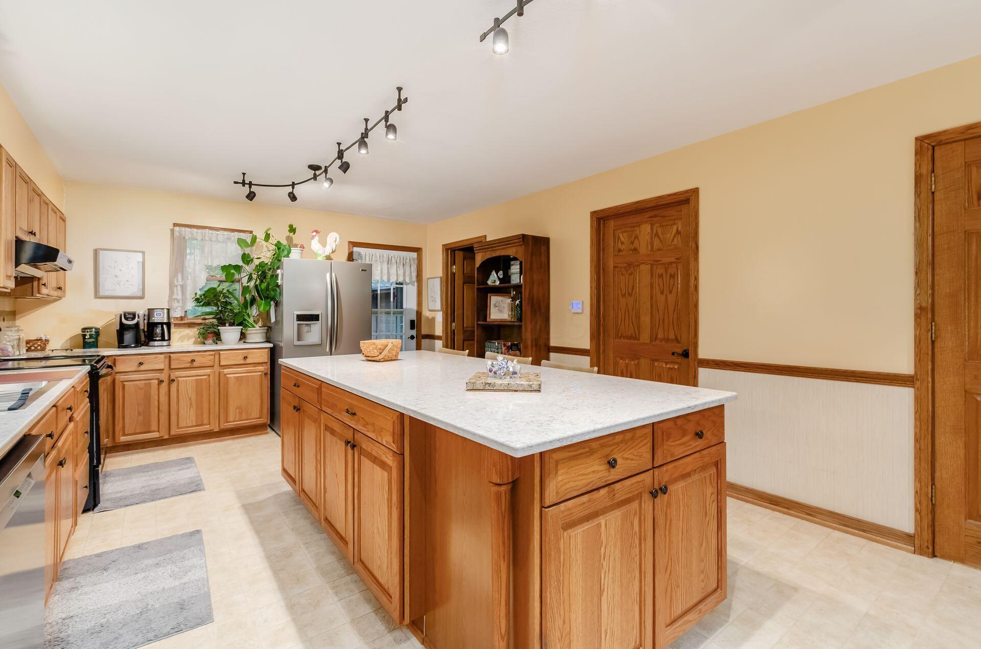 557 Ross Road Southeast Lancaster, OH 43130 - Photo 4 of 39
