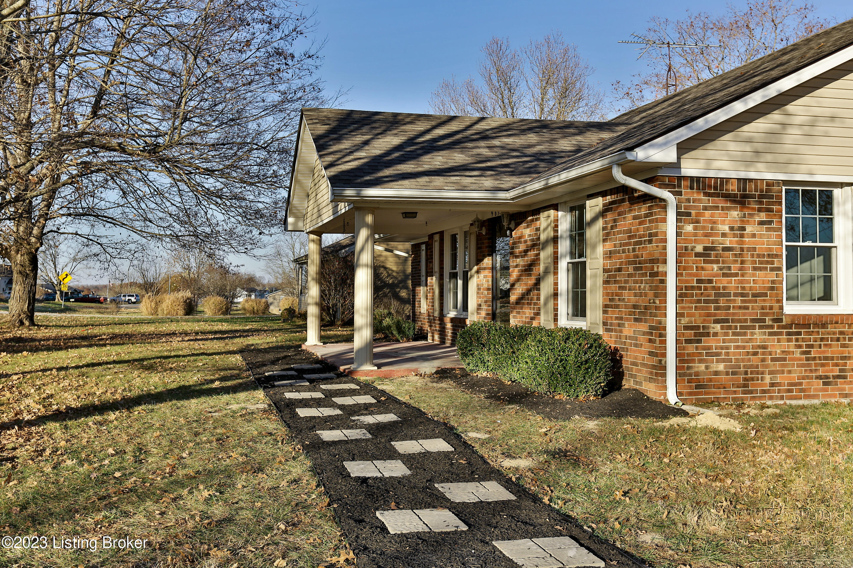 9837 Mt Eden Road Waddy, KY 40076 - Photo 4 of 35 CT6C7404