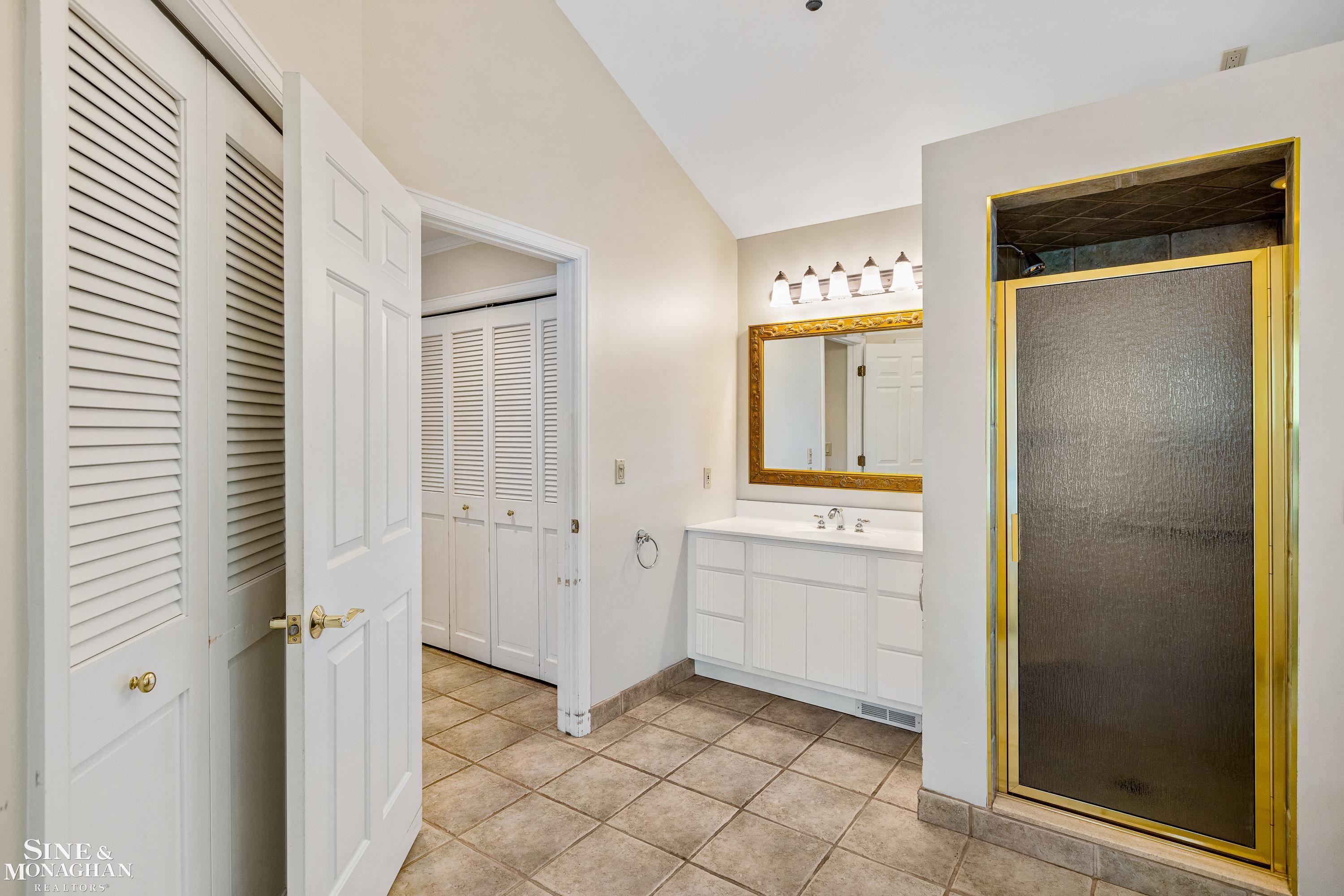 596 Hampton Road Grosse Pointe, MI 48236 - Photo 21 of 37 50116672-20.JPG