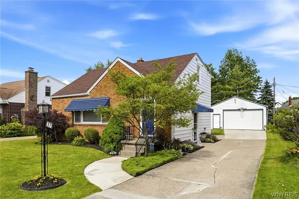 $224,900 | 37 Petan Drive, Cheektowaga, NY 14225