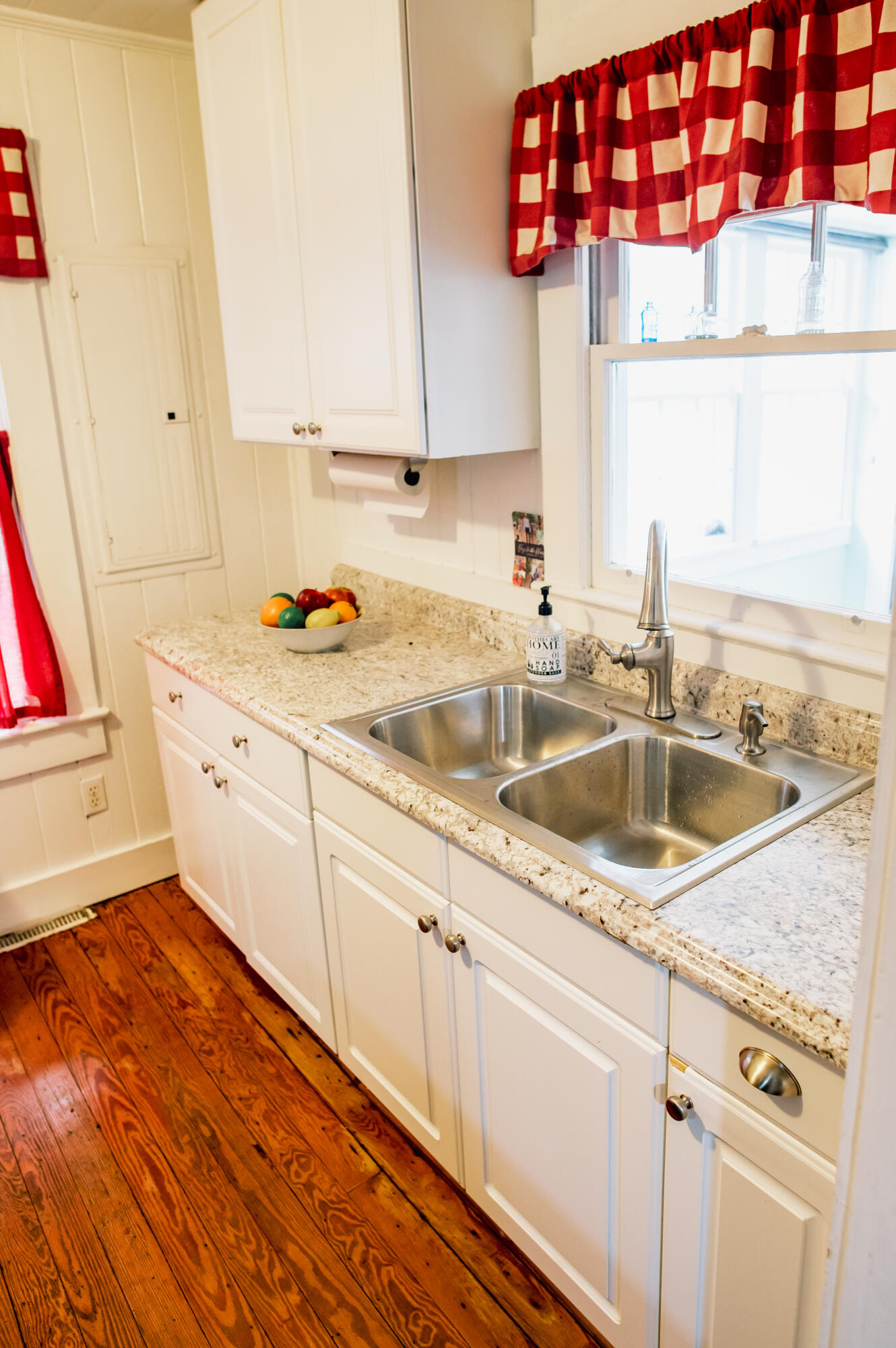 1707 Jessamine Road Charleston, SC 29407 - Photo 13 of 47 Kitchen w/ new disposal