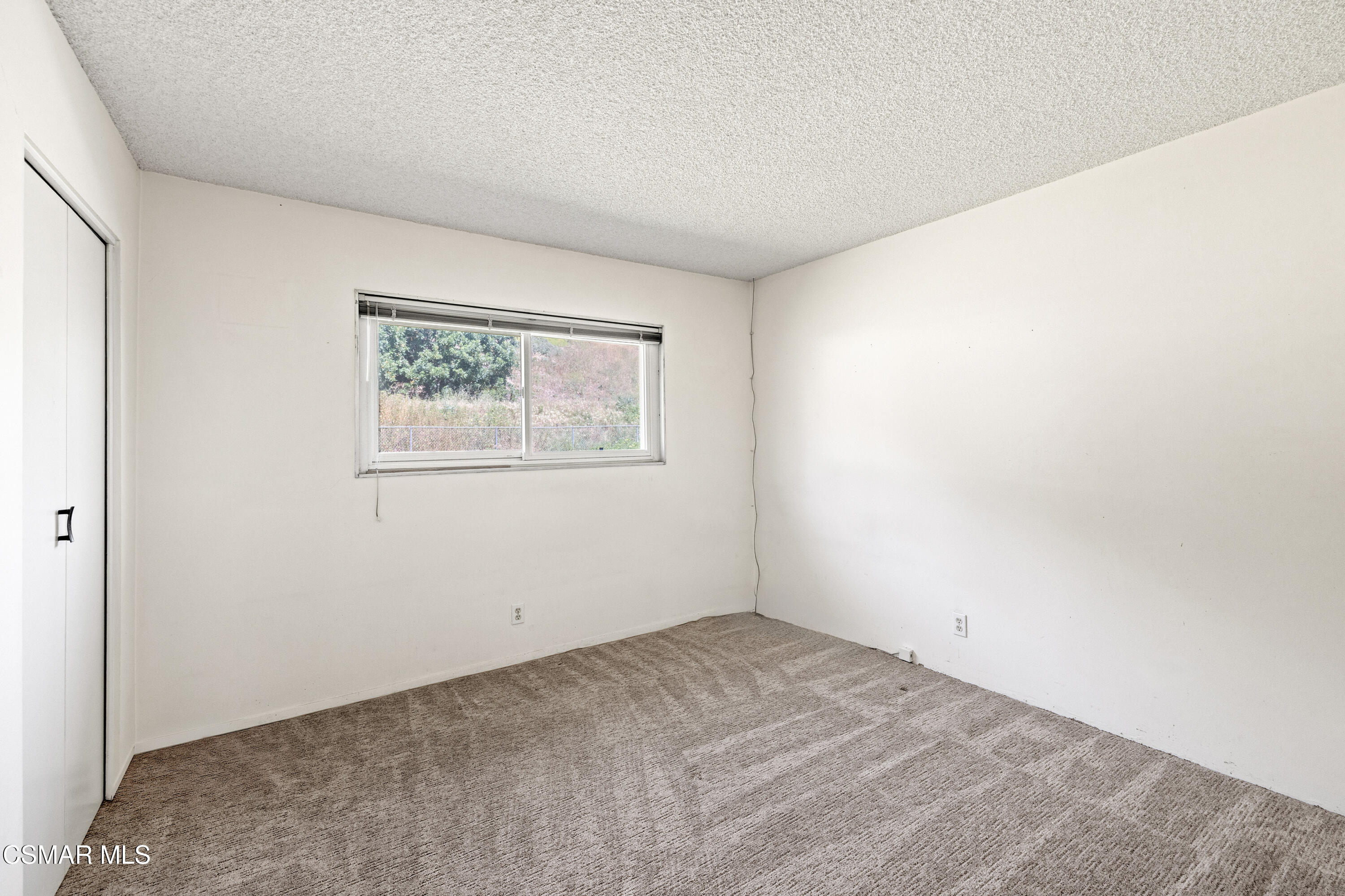 4477 Hempstead Street Simi Valley, CA 93063 - Photo 11 of 25 an empty room with a window