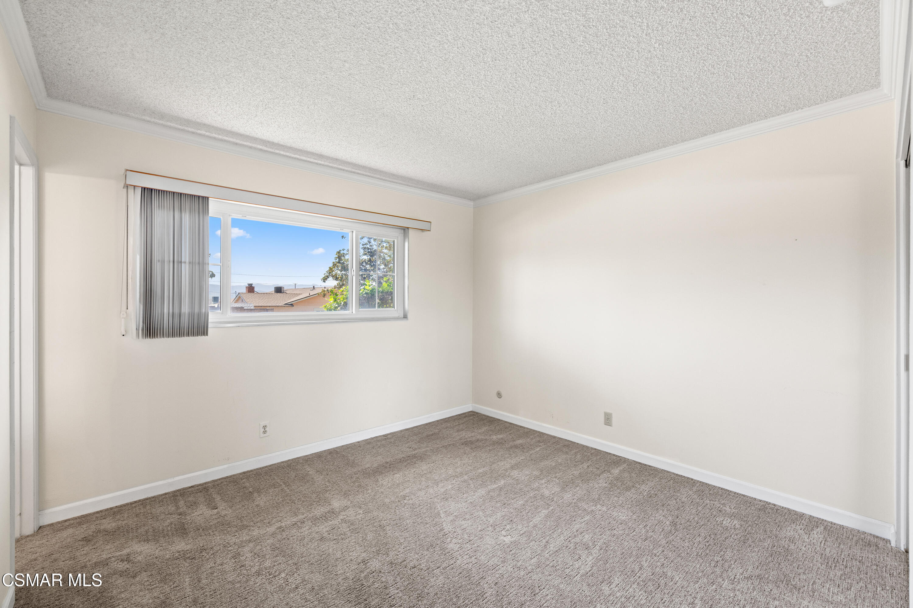 4477 Hempstead Street Simi Valley, CA 93063 - Photo 14 of 25 an empty room with windows