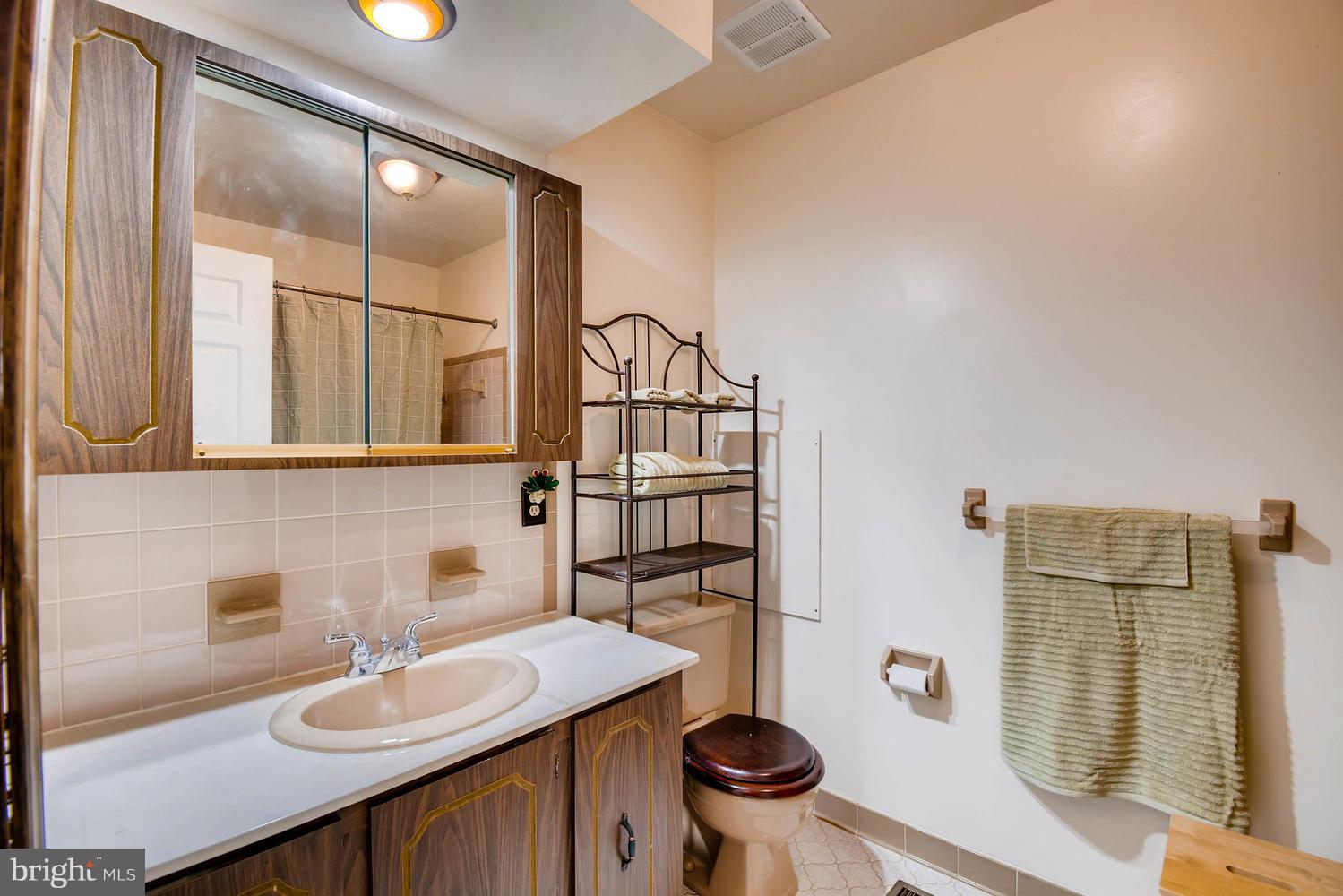 1519 Crestview Road Joppa, MD 21085 - Photo 23 of 28 Second floor full bath